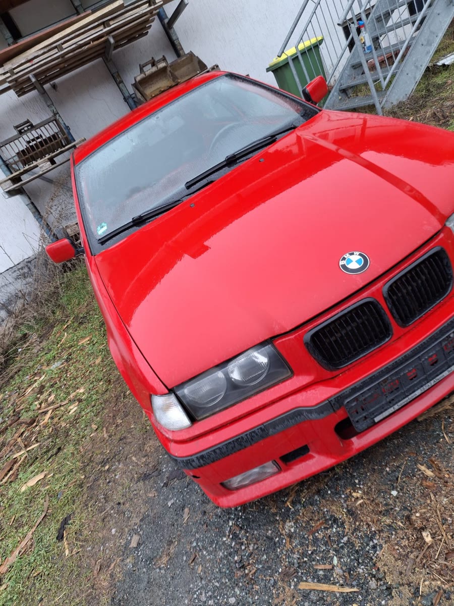Roter BMW E36 318ti von BG Racing